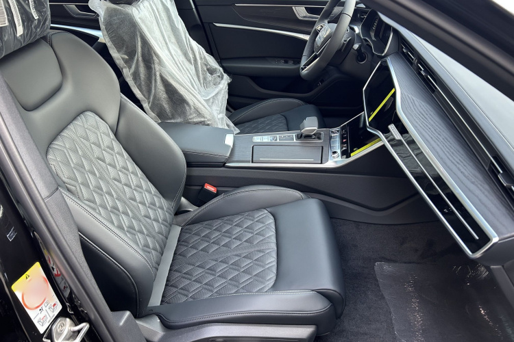 奥迪A6L 2025款 改款 45 TFSI quattro 臻选动感型中控内饰7003