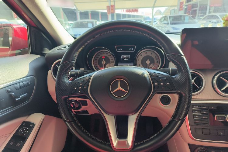 奔驰GLA 2015款 GLA 200 时尚型中控内饰13