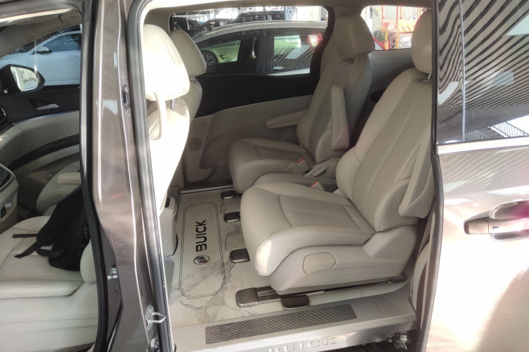 别克GL8 2023款 陆上公务舱 智享型中控内饰7004