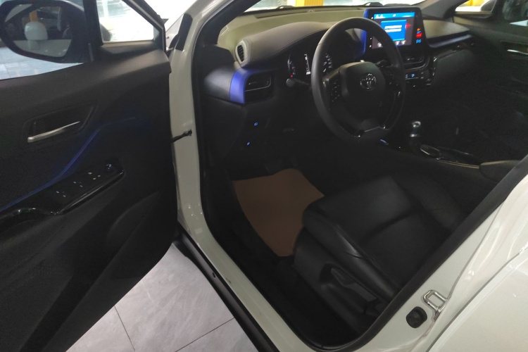 丰田 奕泽IZOA 2020款 2.0L 奕驰版中控内饰7003