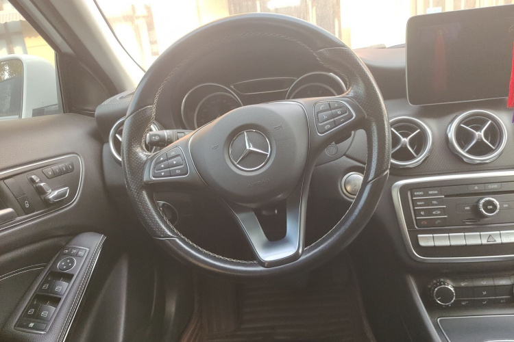 奔驰GLA 2017款 GLA 220 4MATIC 时尚型局部细节13