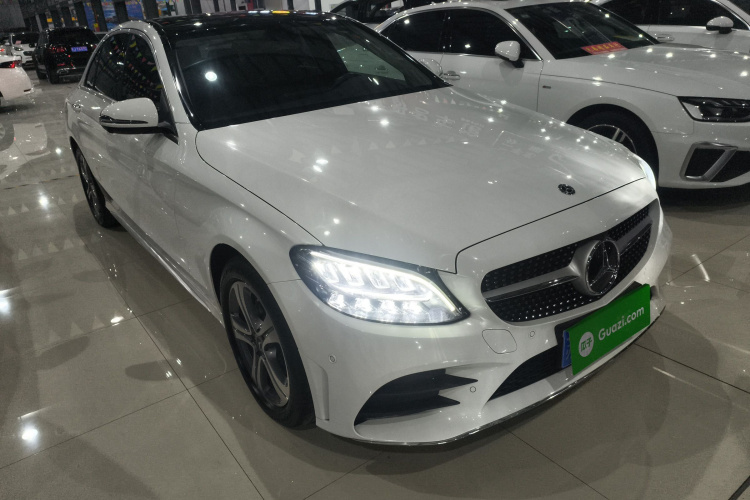 奔驰C级 2020款 改款 C 260 L 运动版车身外观3