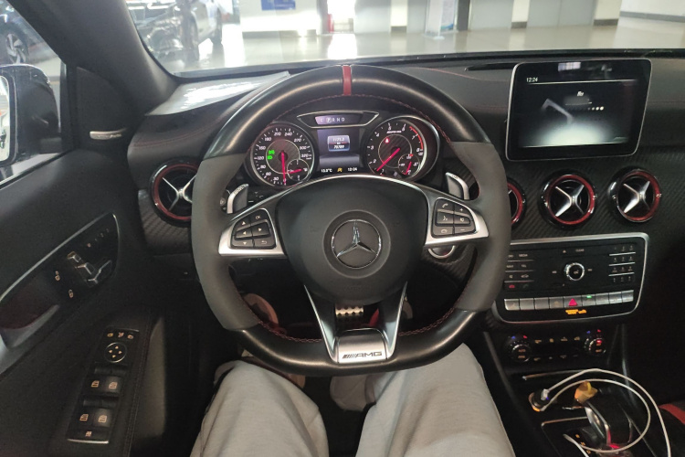 奔驰A级AMG(进口) 2017款 AMG A 45 4MATIC局部细节13