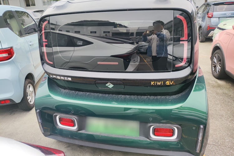 宝骏KiWi EV 2022款 设计师轻享版 三元锂车身外观6