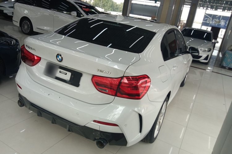 宝马1系 2022款 120i M运动曜夜版车身外观6005