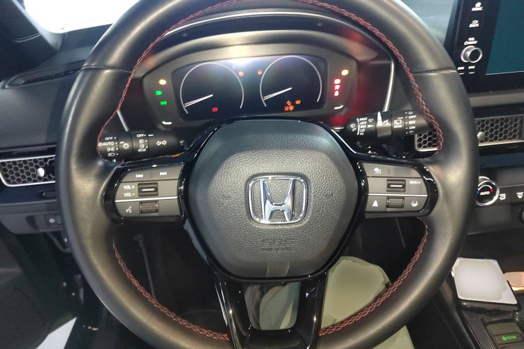 本田 思域 2023款 HATCHBACK 240TURBO 手动极劲版局部细节13