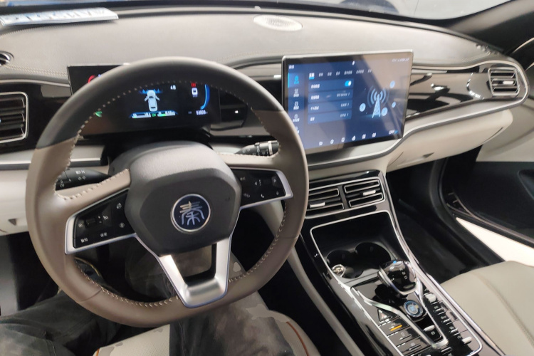 比亚迪 秦PLUS 2023款  冠军版 DM-i 120KM超越型中控内饰7002