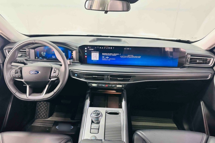 福特 探险者 2025款 2.3T EcoBoost 四驱穿越版 5座中控内饰7001