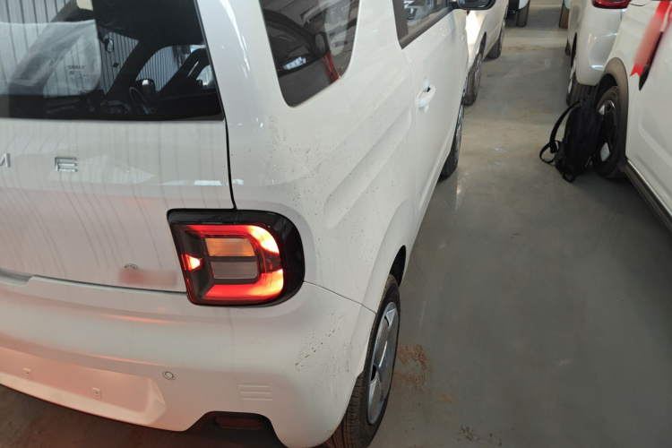 吉利银河 2024款 熊猫mini 200km 耐力熊车身外观9