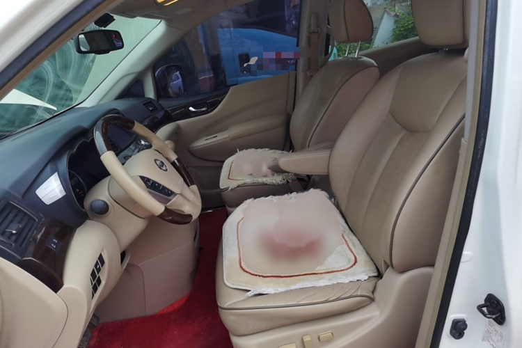 日产 贵士 2015款 3.5L SL局部细节19