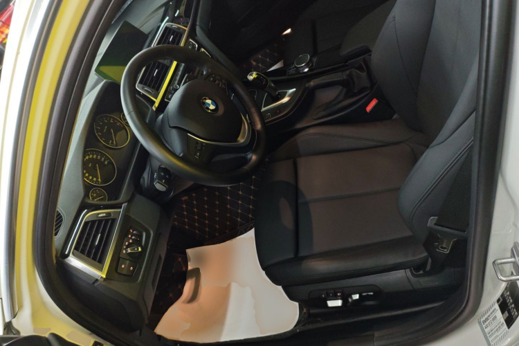 宝马3系 2019款 320Li 时尚型中控内饰19