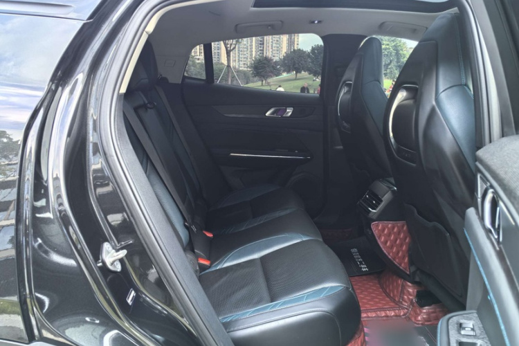 领克05 2022款 2.0TD 两驱耀Halo中控内饰7012