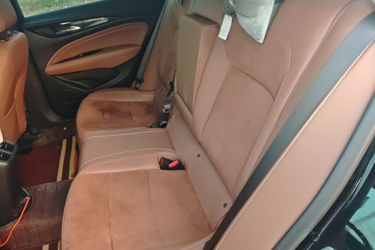 别克 君威 2023款 552T 智享型中控内饰21