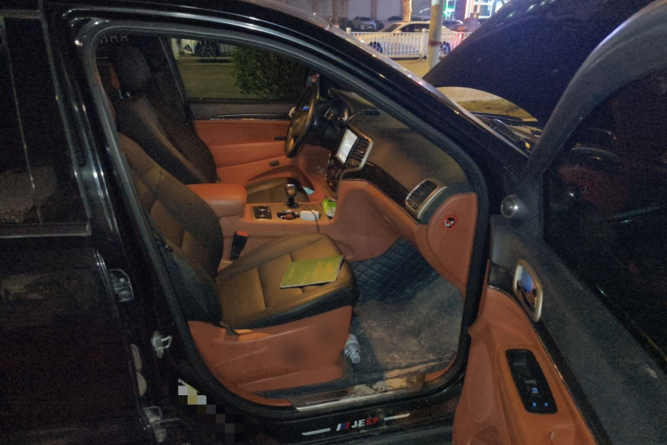 Jeep 大切诺基(进口) 2014款 3.0TD 柴油 舒享导航版局部细节9005