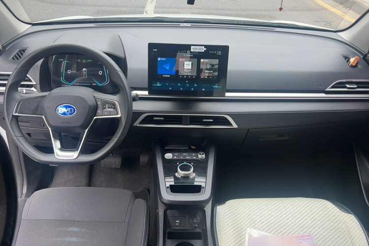 比亚迪e2 2020款 升级版 标准续航版 标准型中控内饰7003