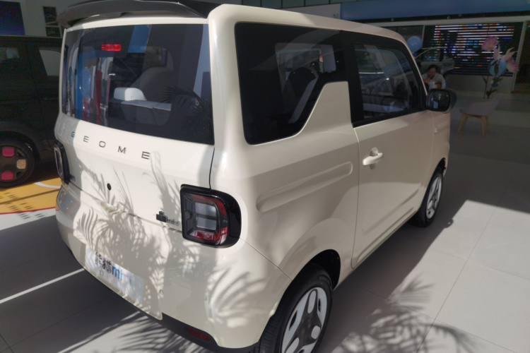 吉利银河 熊猫 2025款 210km 元气熊车身外观7