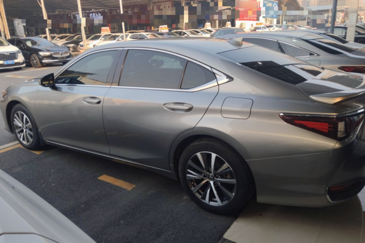 雷克萨斯ES 2018款 300h 卓越版 国V车身外观4