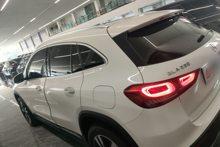 奔驰GLA 2023款 GLA 220车身外观4