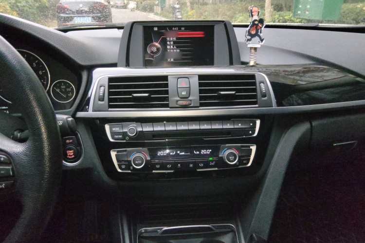 宝马3系 2017款 318i 时尚型局部细节16