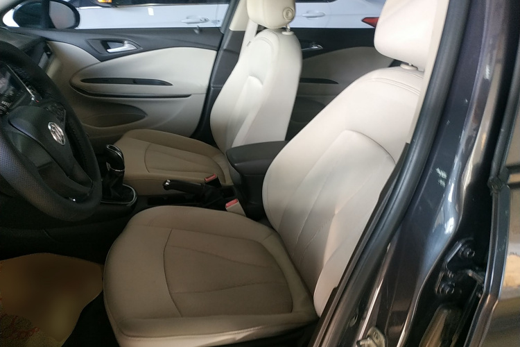 别克 威朗 2015款 三厢 15S 手动进取型中控内饰19