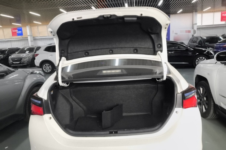 丰田 卡罗拉双擎E+ 2019款 1.8L E-CVT领先版机舱底盘23