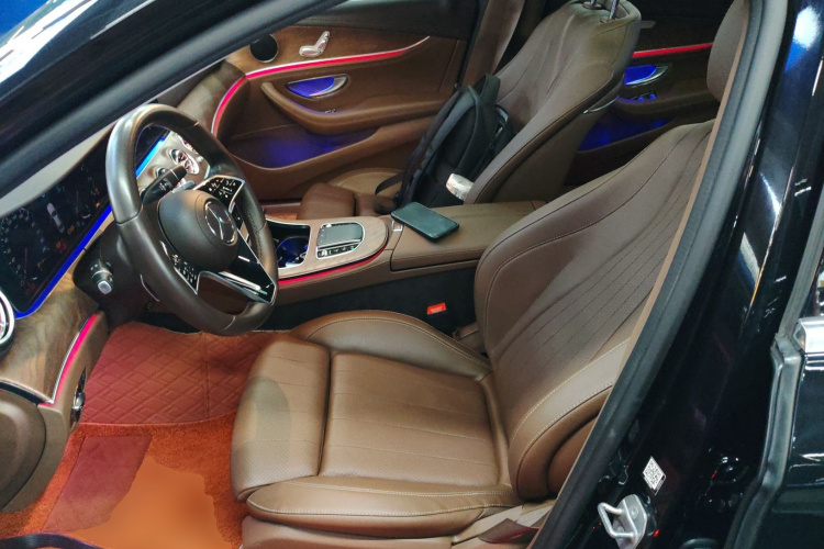 奔驰E级 2023款 改款 E 260 L中控内饰19