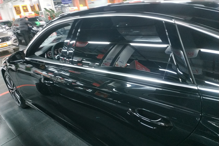 奥迪A6L 2025款 改款 45 TFSI 臻选动感型车身外观4