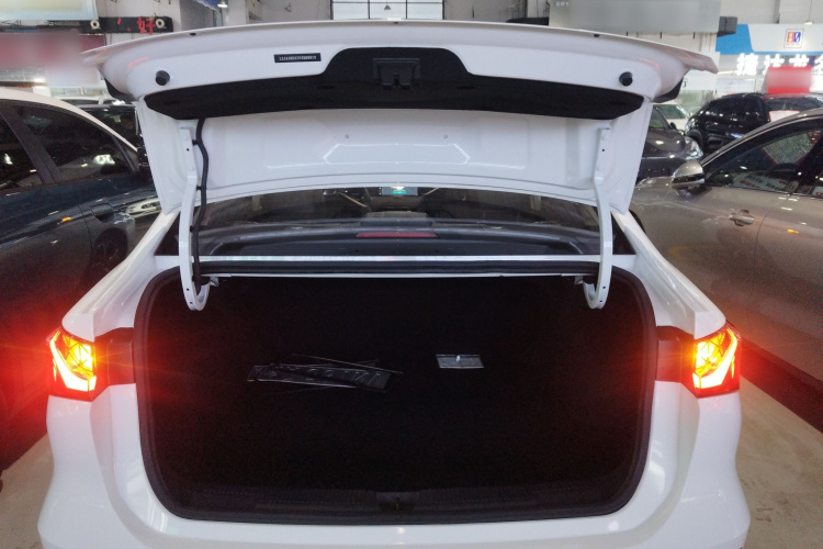 荣威i5 2023款 1.5L CVT尊荣版局部细节23