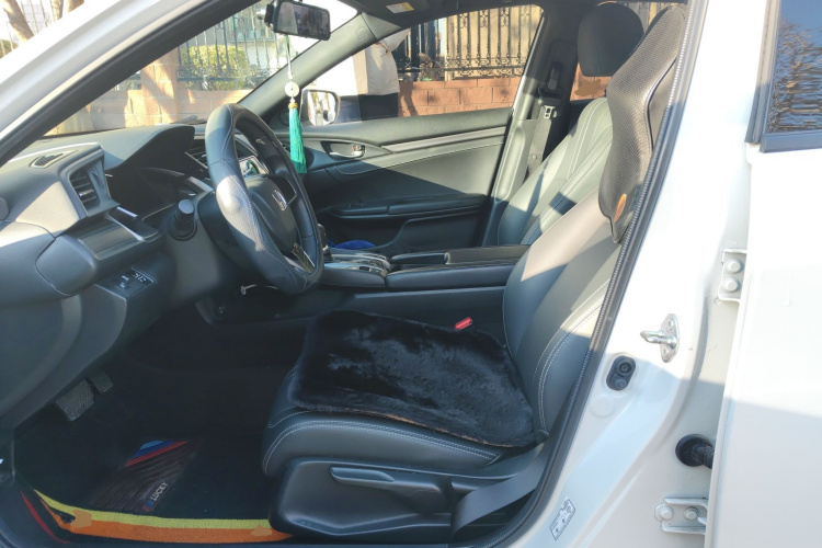 本田 思域 2021款 HATCHBACK 220TURBO CVT新锐控中控内饰19
