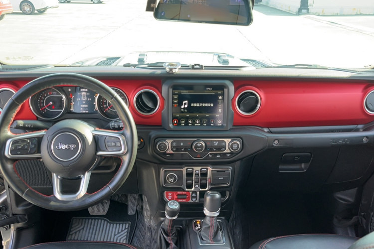 Jeep 牧马人 2021款 2.0T 罗宾汉四门版中控内饰7004