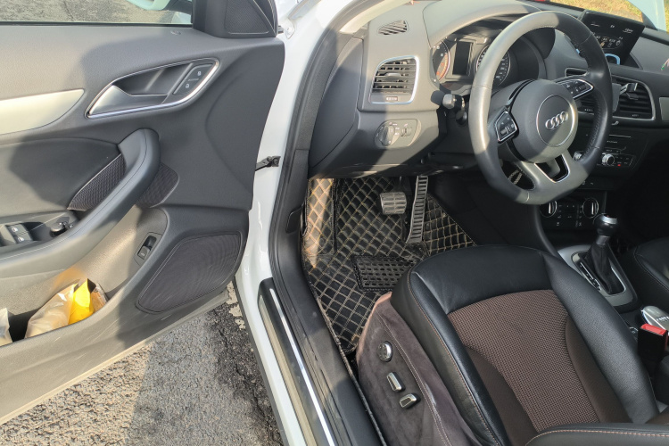 奥迪Q3 2018款 30周年年型 35 TFSI 时尚型中控内饰20