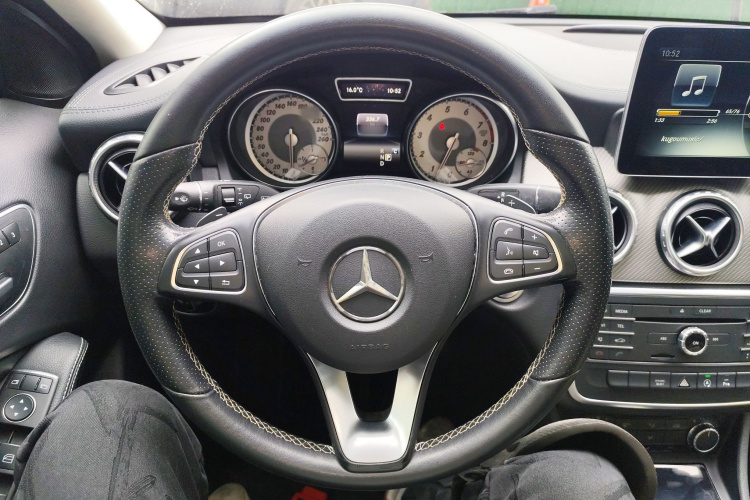 奔驰GLA 2016款 GLA 200 时尚型局部细节13