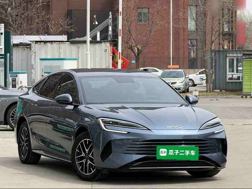 车辆右前45度外观展示