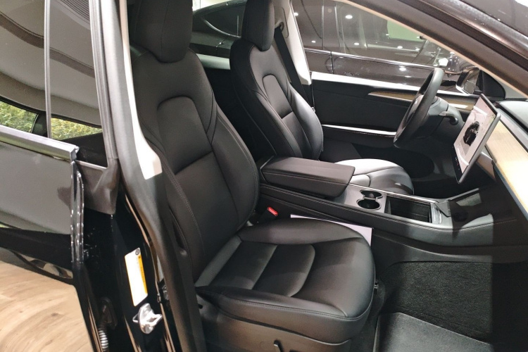 特斯拉 Model Y 2022款 后轮驱动版局部细节41