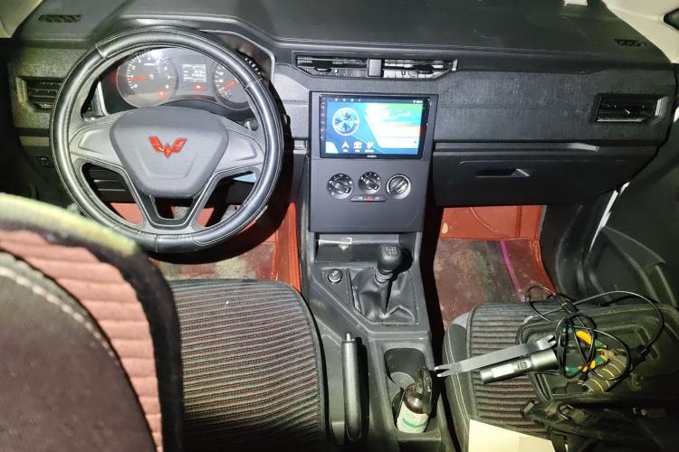 五菱汽车 五菱宏光PLUS 2020款 1.5L 手动标准型 5座中控内饰12