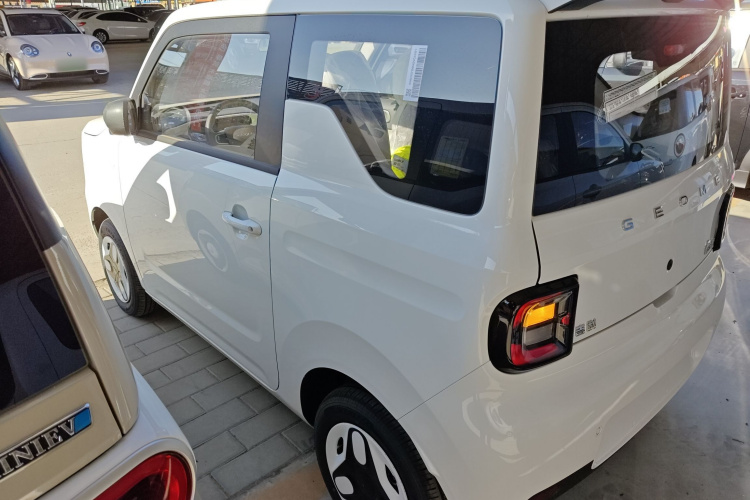 吉利银河 熊猫 2025款 210km 元气熊车身外观4