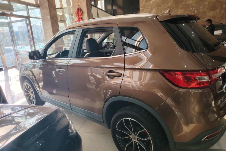 一汽 森雅R7 2016款 1.6L 手动智能型车身外观6003