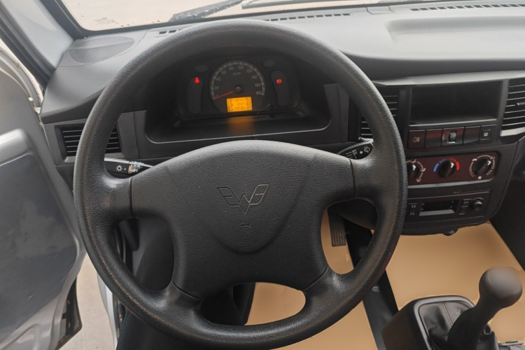 五菱汽车 五菱之光 2023款 1.5L 实用型 5/7座中控内饰13