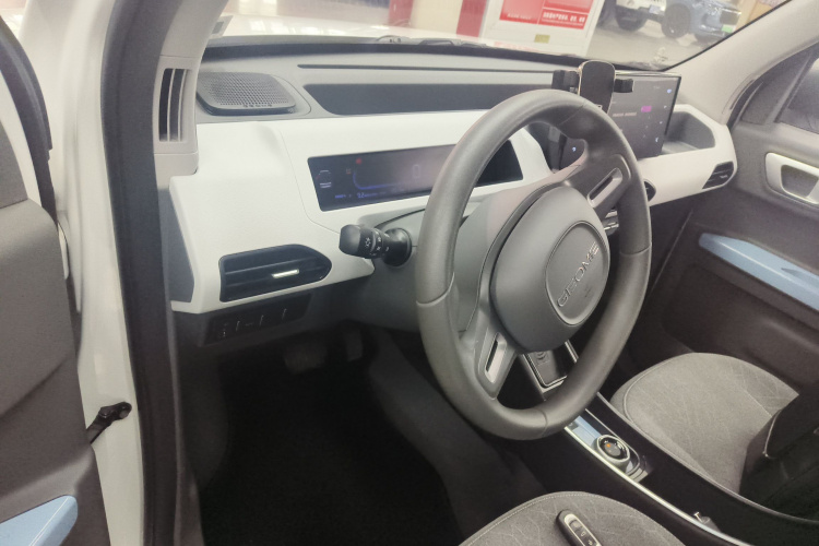 吉利银河 2023款 熊猫mini 200km 耐力熊中控内饰12