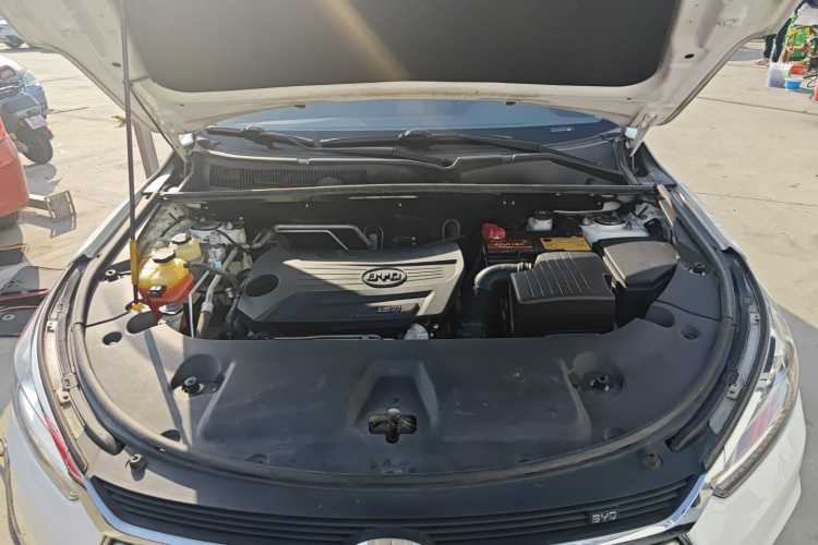 比亚迪 宋 2019款 1.5TI 自动智联越耀型机舱底盘24