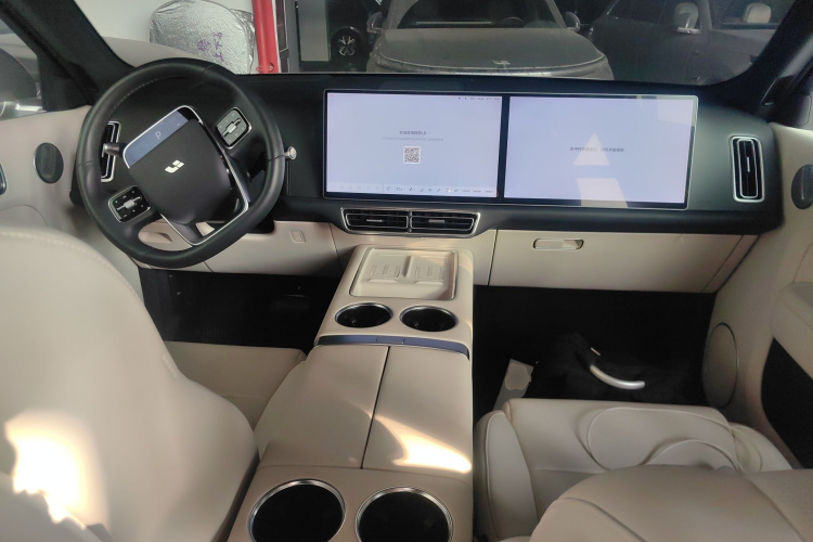 理想汽车 理想L8 2024款 Max中控内饰7002