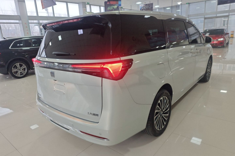 别克GL8新能源 2025款 陆尚 智享版 7座车身外观7