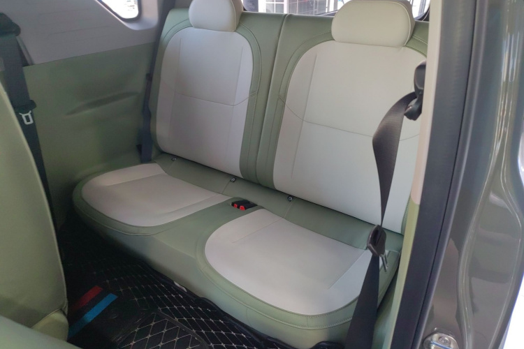 吉利银河 2025款 210km 熊猫骑士中控内饰21