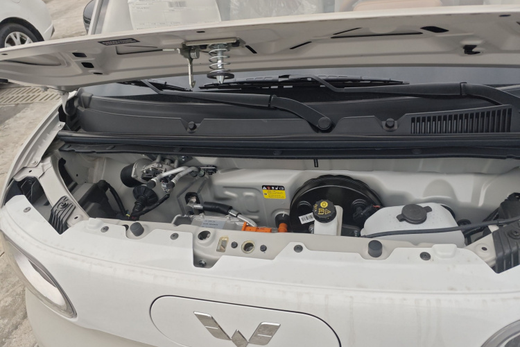 五菱汽车 宏光MINIEV 2024款 第三代 215km 青春版机舱底盘24