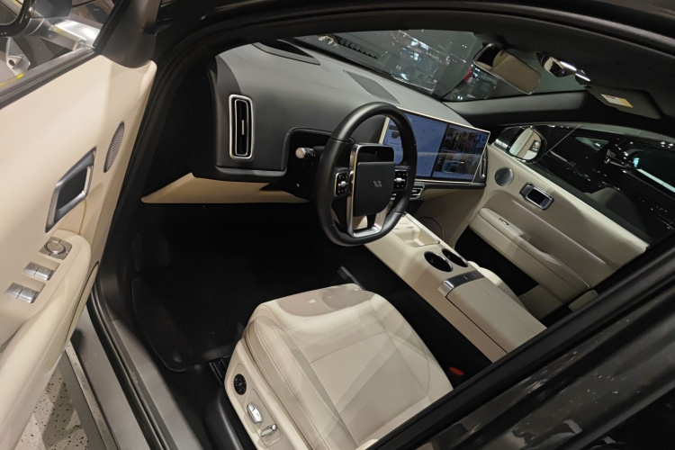 理想汽车 理想L6 2024款 Pro中控内饰7003