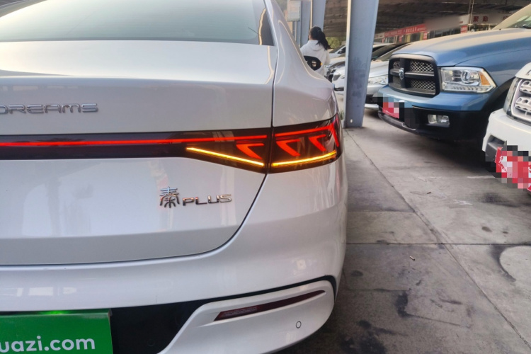 比亚迪 秦PLUS 2024款 荣耀版 DM-i 55KM领先型车身外观6006