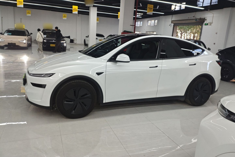 特斯拉 Model Y 2025款 长续航全轮驱动 首发版车身外观4