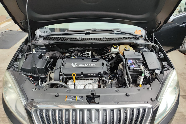 别克 英朗 2013款 GT 1.6L 手动进取版机舱底盘24