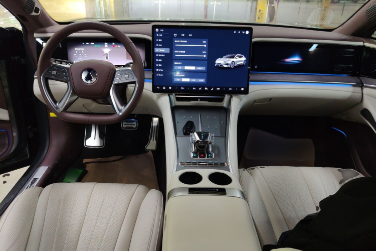 腾势Z9GT 2024款 1100四驱Ultra版中控内饰7002