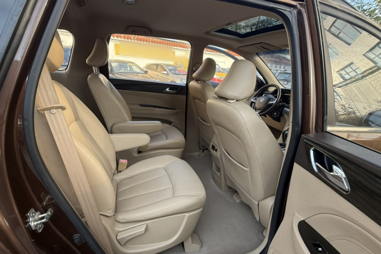 宝骏730 2016款 1.8L iAMT豪华型 7座中控内饰7002